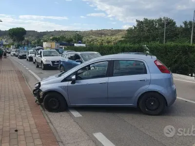 Begagnad Fiat Grande Punto Active 75 HK (55 kW) 2009 Halvkombi