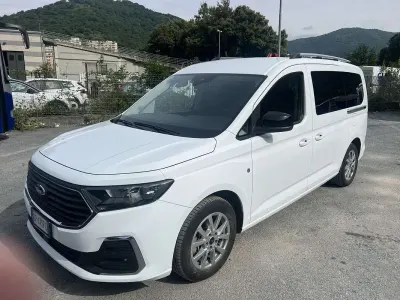 Usata Ford Tourneo 122 CV (89 kW) 2023 Bianco Furgone