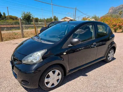 Usata Toyota Aygo Connect Style 68 CV (50 kW) 2011 Nero Utilitaria