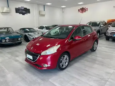 Usata Peugeot 208 115 CV (84 kW) 2014 Rosso Utilitaria