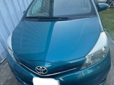 Usata Toyota Yaris Lounge 90 CV (66 kW) 2011 Verde Berlina