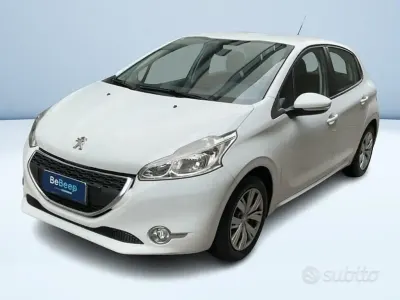 Usata Peugeot 208 Access 68 CV (50 kW) 2015 Bianco pastello Utilitaria