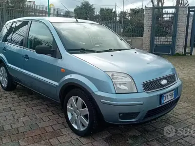 Usata Ford Fusion 68 CV (50 kW) 2005 Grigio Utilitaria