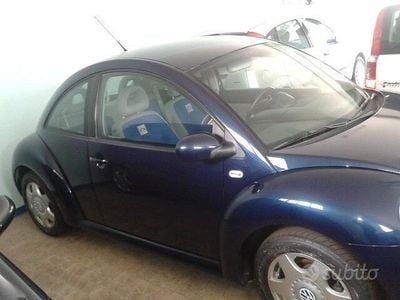 Usata VW Beetle Highline 90 CV (66 kW) 2001 Blu Berlina
