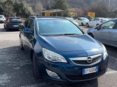 Usata Opel Astra Cosmo 140 CV (102 kW) 2012 Blu Station wagon