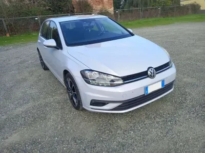Usata VW Golf VII Highline 116 CV (85 kW) 2018 Argento Berlina