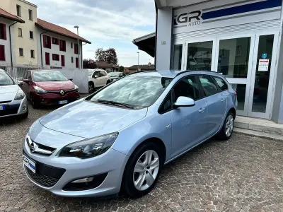 Käytetty Opel Astra 140 HP (102 kW) 2015 Sininen Farmari