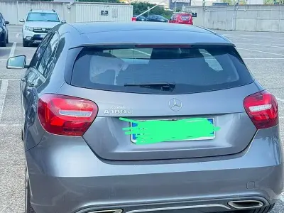 Usata Mercedes A180 109 CV (80 kW) 2016 Grigio Berlina