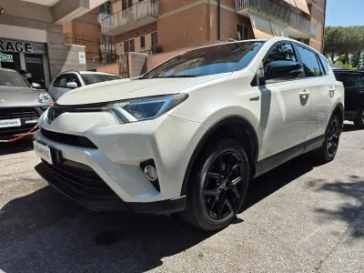 Usata Toyota RAV4 Hybrid Style 154 CV (113 kW) 2018 Bianco SUV