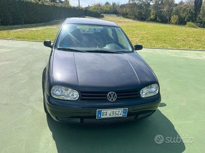 Usado VW Golf IV 2001 Negro Berlina