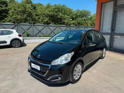 Usata Peugeot 208 Allure 75 CV (55 kW) 2018 Nero Utilitaria