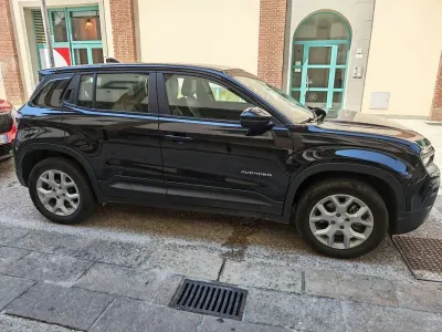 Usata Jeep Avenger EV 61 kW (84 CV) 2024 Nero SUV