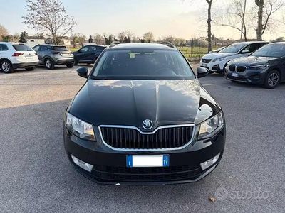Usata Skoda Octavia Elegance 105 CV (77 kW) 2015 Nero Utilitaria