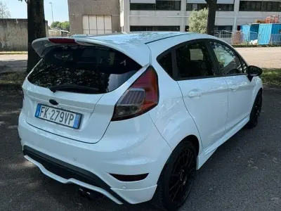 Usata Ford Fiesta ST-Line 75 CV (55 kW) 2017 Bianco Utilitaria