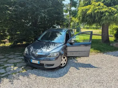 Usata Mazda 2 Style 68 CV (50 kW) 2007 Grigio Utilitaria