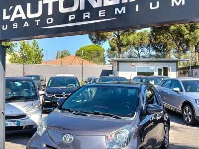 Usata Toyota iQ Trend 68 CV (50 kW) 2013 Grigio Utilitaria
