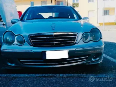 Usata Mercedes C270 170 CV (125 kW) 2005 Grigio Berlina