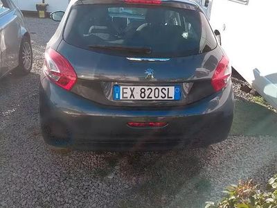 Usata Peugeot 208 68 CV (50 kW) 2014 Utilitaria