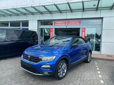 Usata VW T-Roc Cabriolet 150 CV (110 kW) 2022 Blu Cabrio
