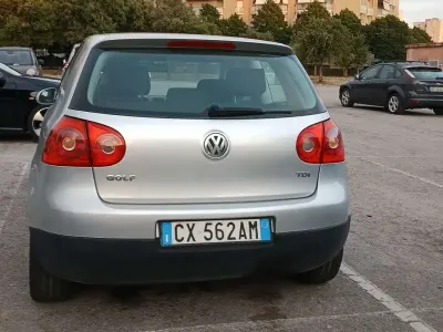 Usata VW Golf IV 105 CV (77 kW) 2005 Berlina