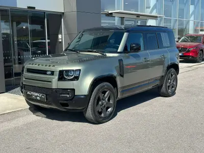 Usata Land Rover Defender SE Dynamic 200 CV (147 kW) 2022 Pangea green SUV