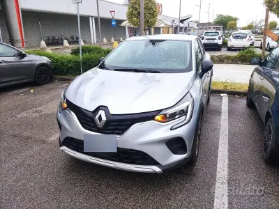 Usata Renault Captur 101 CV (74 kW) 2022 Grigio SUV