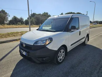 Usata Fiat Doblò Lounge 105 CV (77 kW) 2022 Bianco Monovolume