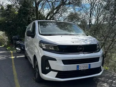 Usata Opel Vivaro-e Combi Sportive 177 CV (130 kW) 2025 Bianco Monovolume