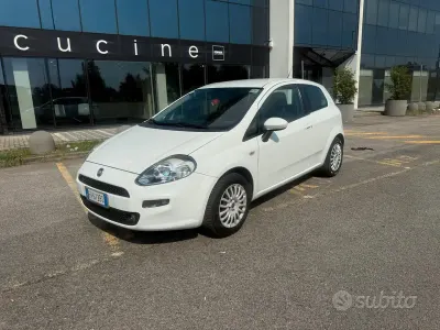 Usata Fiat Punto Lounge 69 CV (50 kW) 2014 Bianco Utilitaria