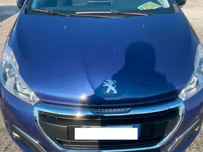 Usata Peugeot 208 Active 75 CV (55 kW) 2015 Blu Utilitaria