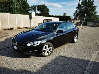 Usata Volvo V60 120 CV (88 kW) 2018 Nero Station wagon