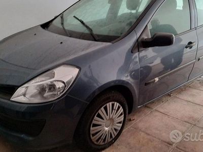 Usata Renault Clio II 75 CV (55 kW) 2007 Grigio Utilitaria