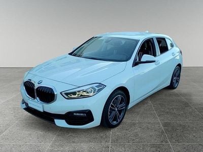 Begagnad BMW 118 136 HK (100 kW) 2021 Vit Halvkombi