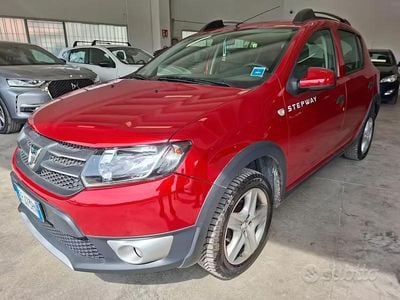 Occasion Dacia Sandero Stepway 90 ch (66 kW) 2012 Rouge Berline
