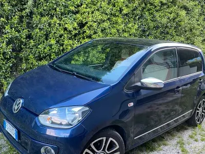 Usata VW up! high up! 75 CV (55 kW) 2016 Blu Utilitaria