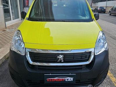 Usata Peugeot Partner Premium 100 CV (73 kW) 2017 Giallo Monovolume