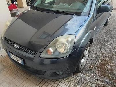 Gebraucht Ford Fiesta 69 PS (50 kW) 2007 Grau Kleinwagen