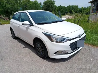 Usata Hyundai i20 75 CV (55 kW) 2017 Bianco Berlina