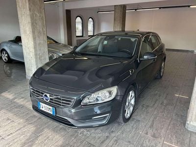 Usata Volvo V60 R-Design Momentum 136 CV (100 kW) 2014 Grigio Station wagon