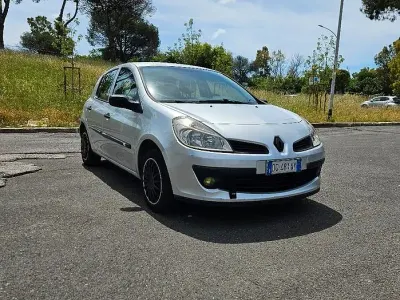 Usata Renault Clio II 85 CV (62 kW) 2007 Grigio Berlina