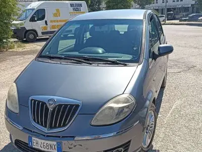 Usata Lancia Musa 95 CV (69 kW) 2011 Grigio Monovolume
