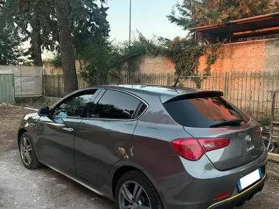 Usata Alfa Romeo Giulietta 82 CV (60 kW) 2011 Grigio Utilitaria