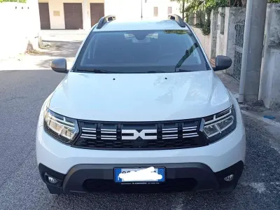 Usata Dacia Duster Journey 101 CV (74 kW) 2024 Bianco SUV