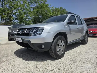 Usata Dacia Duster Lauréate 109 CV (80 kW) 2016 Grigio SUV