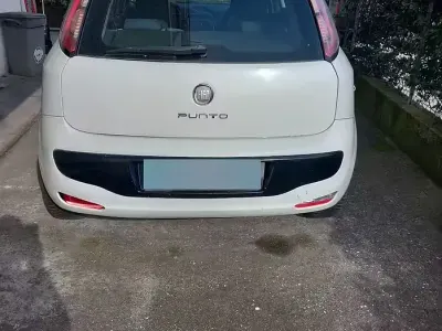 Usata Fiat Punto 69 CV (50 kW) 2011 Bianco Utilitaria