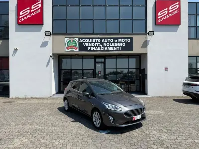 Usata Ford Fiesta Titanium 86 CV (63 kW) 2019 Grigio Utilitaria