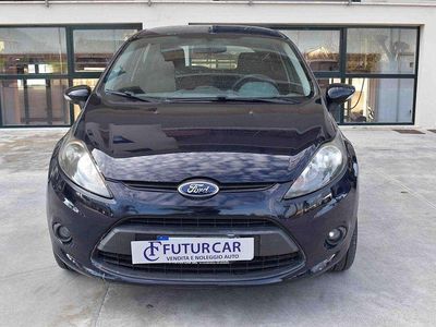 Usata Ford Fiesta 70 CV (51 kW) 2011 Blu Berlina