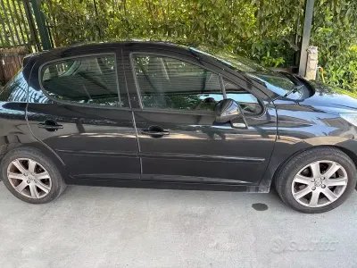 Usata Peugeot 207 109 CV (80 kW) 2008 Nero Berlina