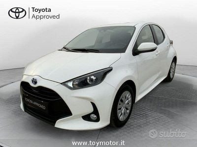 Usata Toyota Yaris Hybrid Active 116 CV (85 kW) 2023 Bianco Berlina