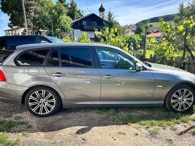 Begagnad BMW 320 2011 Grå Kombi